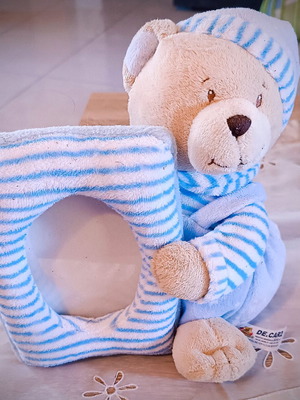 De Car2 plush teddy bear with frame new, perfect for newborn