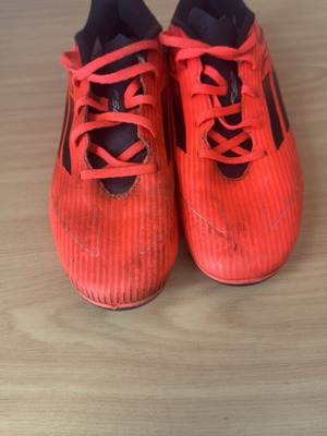 Adidas F50 League FG ποδοσφαιρικά παπούτσια μεταχειρισμένα, μέγεθος 41.5, άσπρο και κόκκινο