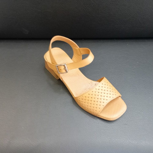 Leather sandals with low heel and soft leather sole