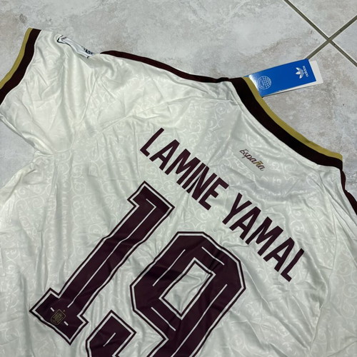 Lamine Yamal Spain Away Jersey used, size large