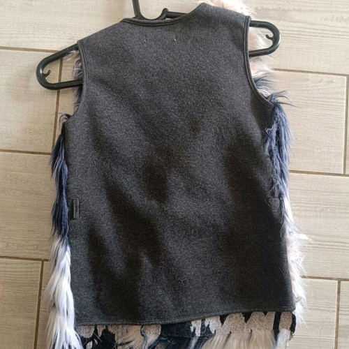 Sleeveless fur vest for girls used, ages 6-8