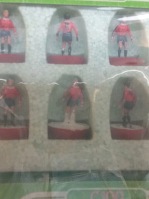 Subbuteo Παίχτες μεταχειρισμένοι, ομάδα Μπενφίκα με βαμμένα σορτ και κάλτσες