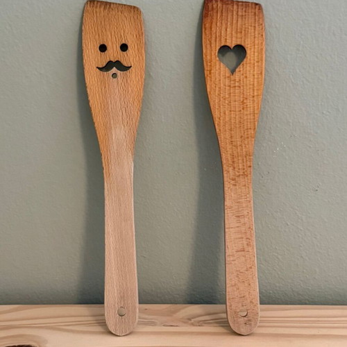 Wooden spatulas used with designs