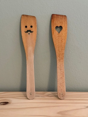 Wooden spatulas used with designs