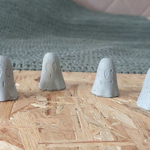 Set of 4 handmade cement ghost decorations
