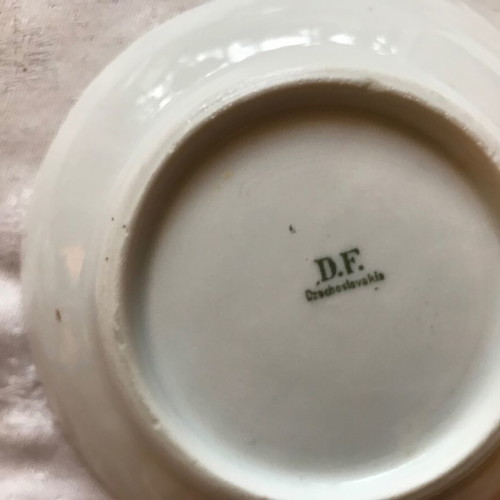 Set of 8 used porcelain plates/bowls D.F. Czechoslovakia
