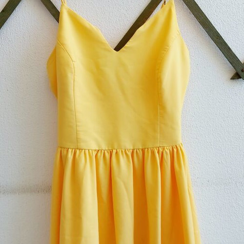 Yellow short dress used, size Small with adjustable straps