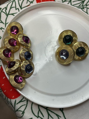 Buttons pack of 11 pieces medium and small