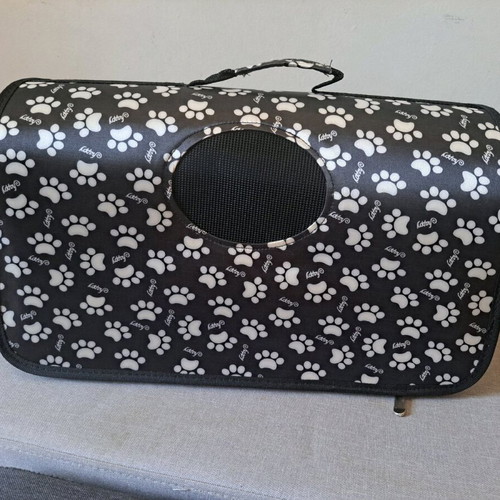 Dog carrier bag like new for small dogs