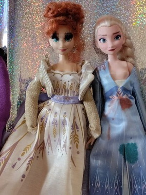 Frozen Elsa dolls Disney used, bundle