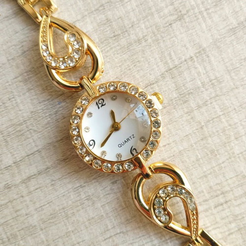 Quartz women's elegant gold wristwatch with zircon used