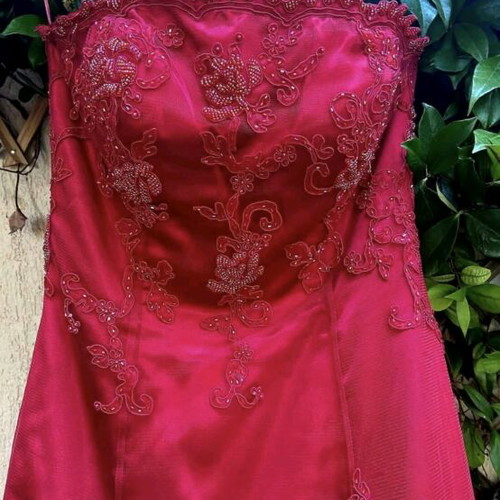 Formal dress red, like new, size M with embroidery