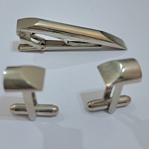 Tie pin and cufflinks set like new, silver