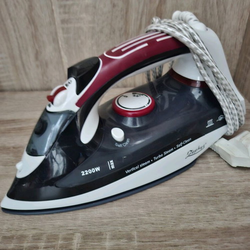 Zephyr ZP-1050-BPC steam iron used with ceramic soleplate
