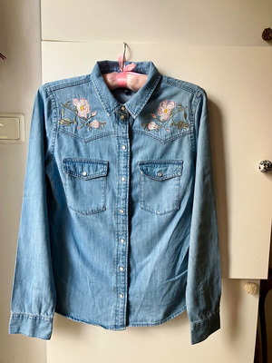 Jeans shirt size S like new