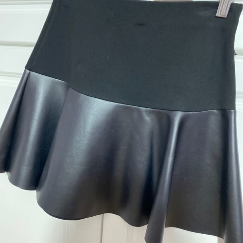 Iso skirt used leather with pleats size S