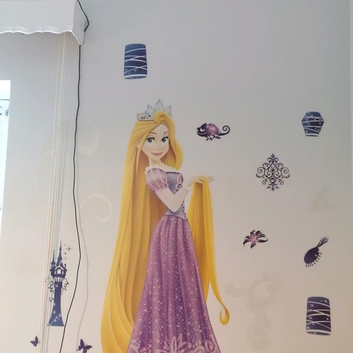 Rapunzel wall sticker used, Disney kids room decor
