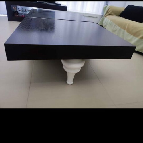 Coffee table 1.44x0.80 like new with white vintage legs