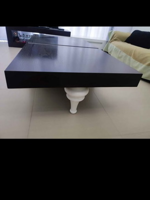 Coffee table 1.44x0.80 like new with white vintage legs