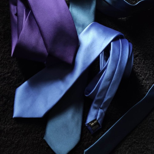 Set of 3 solid color ties like new, width 7cm