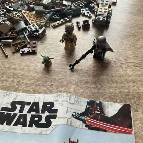 Lego 75299 Star Wars set with box and figures