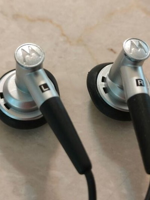 Motorola HS700 Stereo Handsfree like new, original accessory for V3 Razr