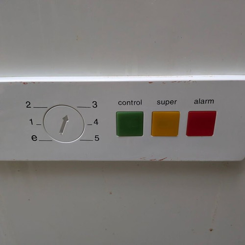 Καταψύκτης μπαούλο Bosch 265 λίτρα μεταχειρισμένος με εσωτερικό φωτισμό και καλάθι