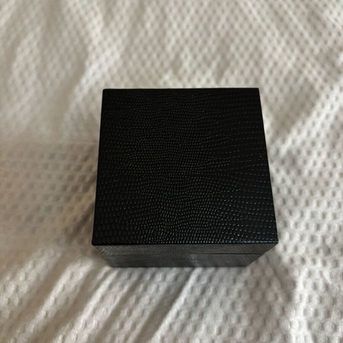 Ring box with light like new, ideal for solitaire