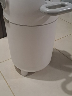 Diaper bin like new