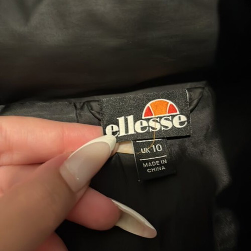 Ellesse black waterproof puffer jacket like new, cropped