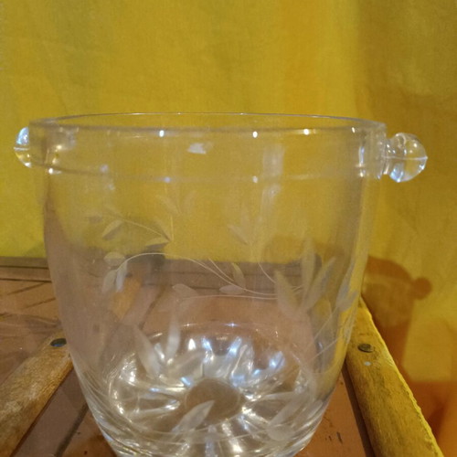 Carved salad bowl and ice bucket with integrated decoration like new