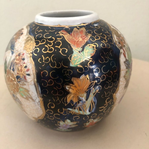 Small Chinese Vase like new, handmade