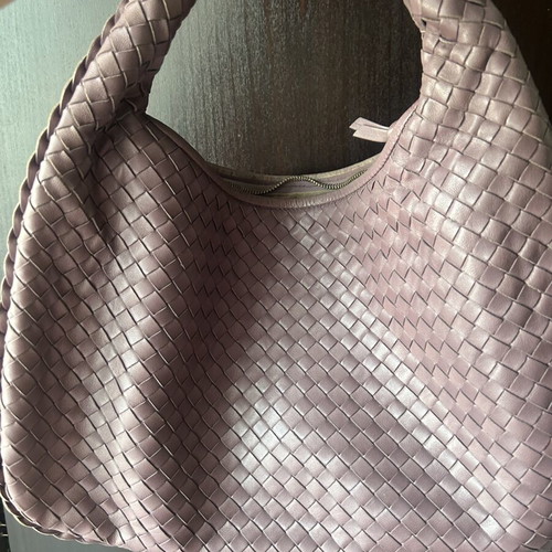 Bottega Veneta shoulder bag like new, purple