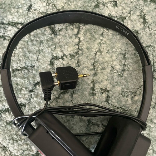 Emirates Vintage OnEar Headphones with Adapter new