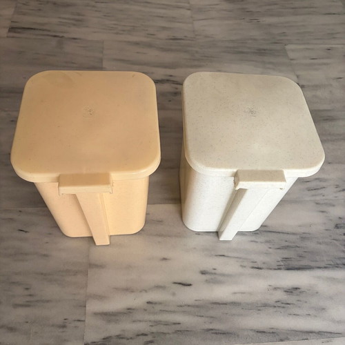 Pedal bin 7.5lt like new, plastic bathroom waste container
