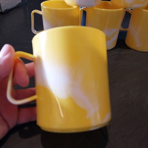 Plastic cups new, pack of 9