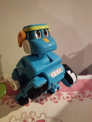 Talking robotic toy in like new condition
