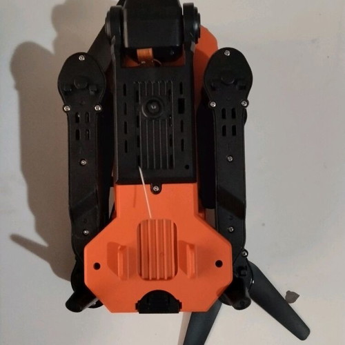 P8 drone like new with 2K camera and 2.4 GHz controller