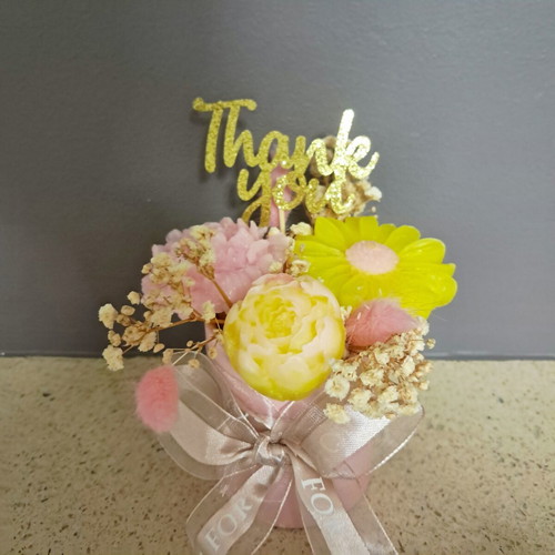 Candle flower arrangement new, elegant gift