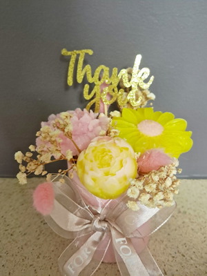 Candle flower arrangement new, elegant gift