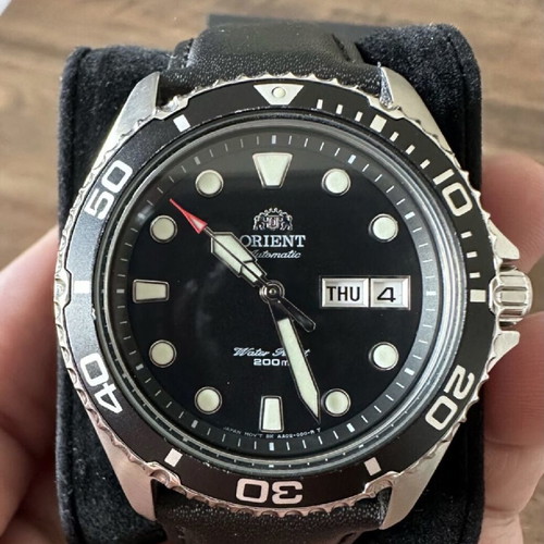 Orient Mako automatic dive watch like new with leather strap