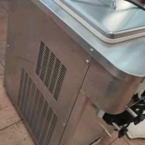 Soft ice cream machine used, single-phase