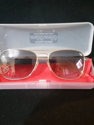 Women’s Aviator sunglasses new, gold color LUK