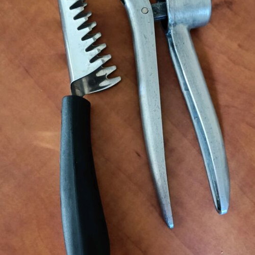 Garlic press and fish scaler like new
