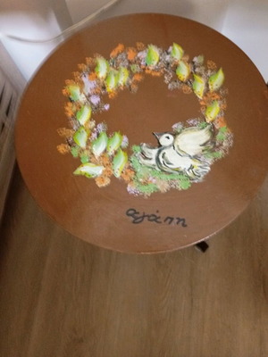 Auxiliary table hand-painted used with chalk paint