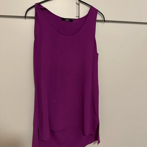 T-shirt dark purple like new, comfortable fit, size M