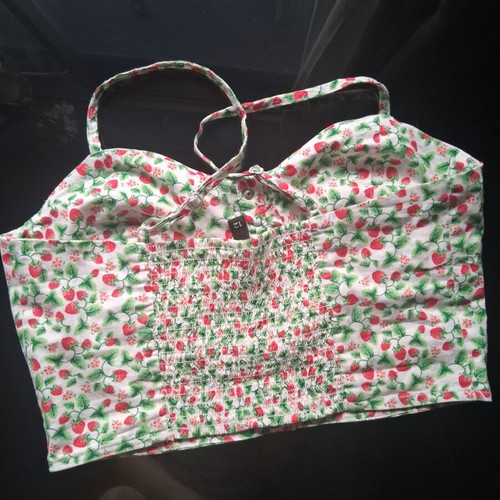 Strawberry crop top H&M medium size like new, white and green