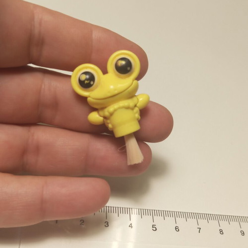 Plastic frog toy with brush like new