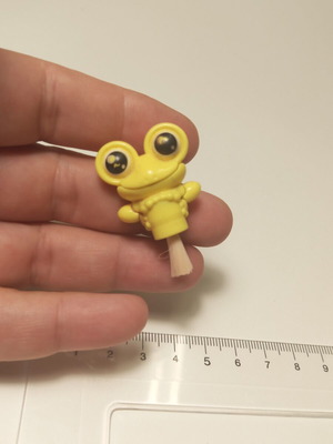 Plastic frog toy with brush like new