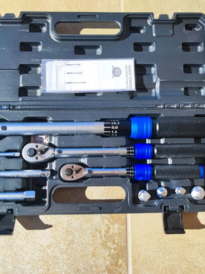 Torque wrench set 10 pieces new with extension kits and adapters